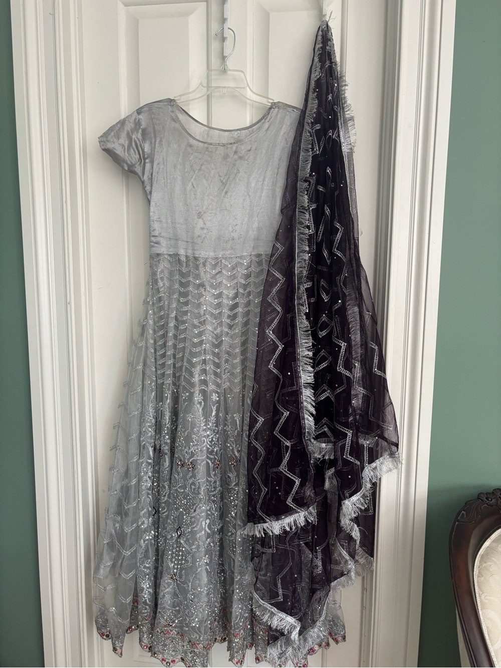 Wedding reception Women’s Silver Embellished glamorous gown purple Dupetta M